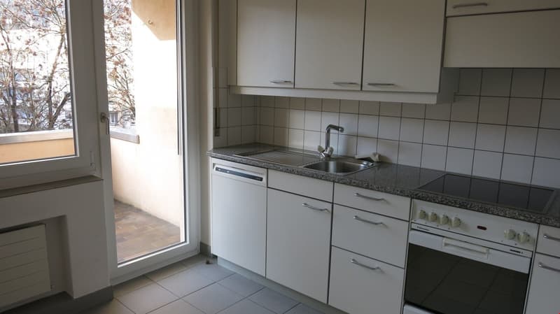 Küche mit Balkon