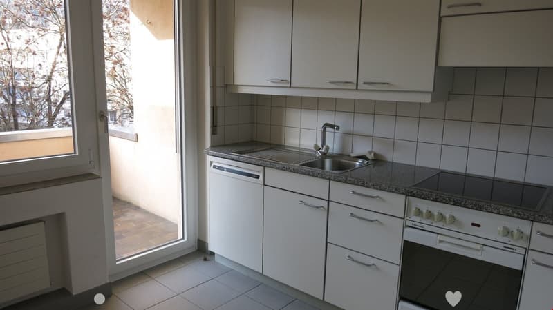 Küche mit Balkon