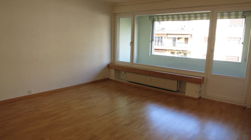 Wohnzimmer mit Balkon