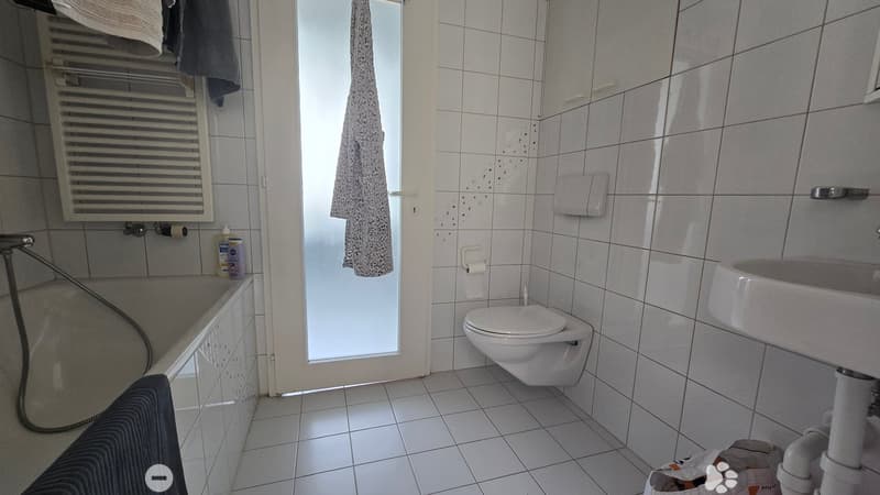Badzimmer mit Badewanne