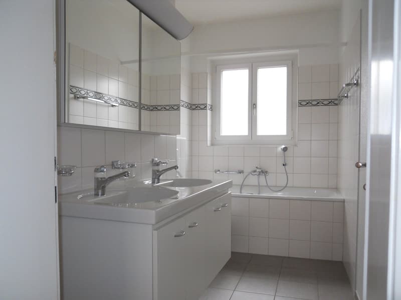 Charmant appartement 3.5 pièces avec balcon à Biel (8)