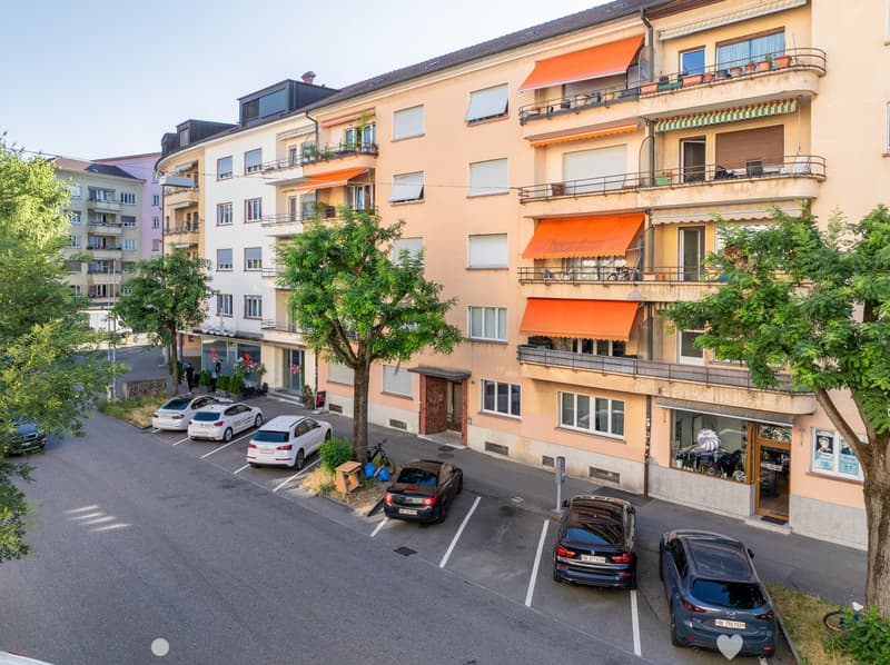 Charmante 3.5-Zimmer-Wohnung mit Balkon in Biel (1)