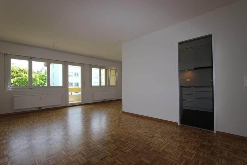Freshly renovated 4.5-room apartment with balcony and view in Lyss (5)