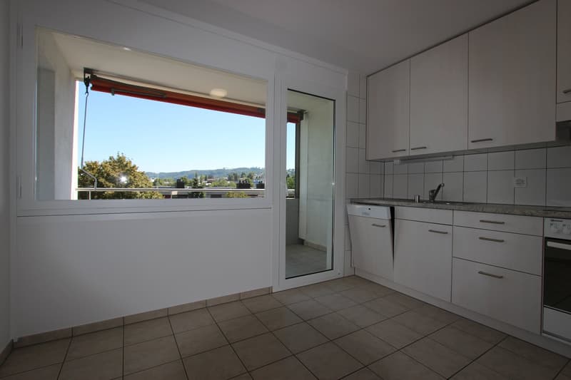 Renovated bright 3.5-room apartment with balcony (4)