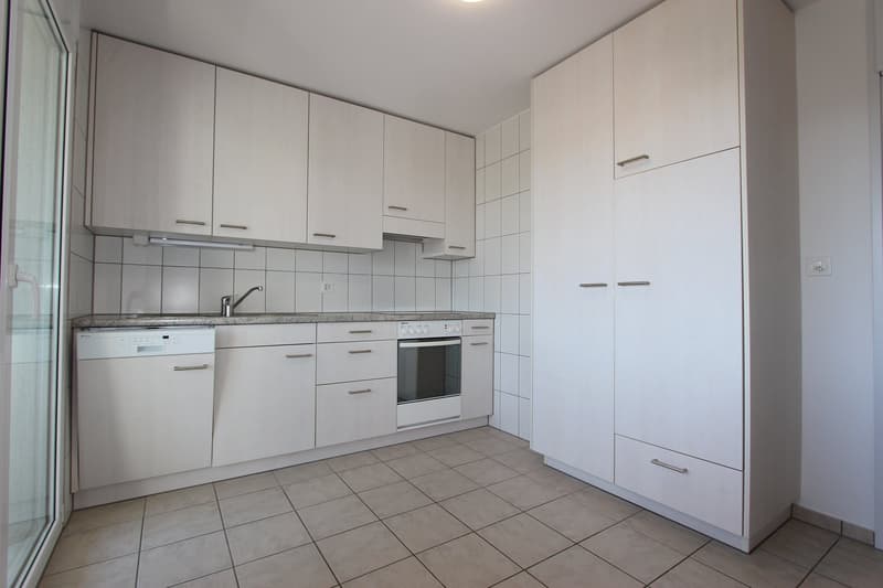 Renovated bright 3.5-room apartment with balcony (3)