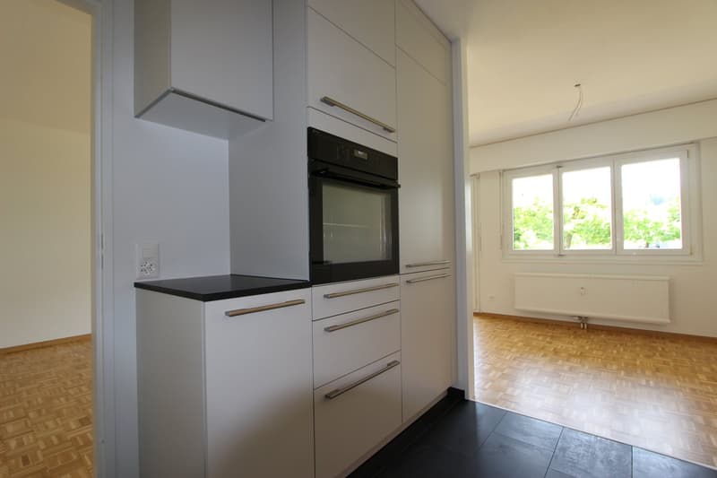Frisch sanierte 4.5-Zimmer-Wohnung mit Balkon und Aussicht in Lyss (3)