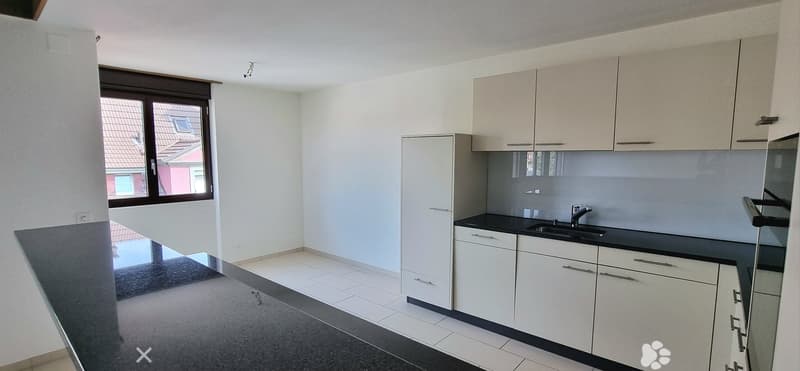 Grosszügige 4.5-Zimmer-Wohnung mit Balkon (2)