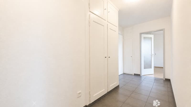 Charmante 2.5-Zimmer-Wohnung im Herzen von Biel (2)