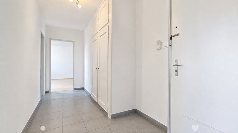 Charmante 2.5-Zimmer-Wohnung im Herzen von Biel (3)