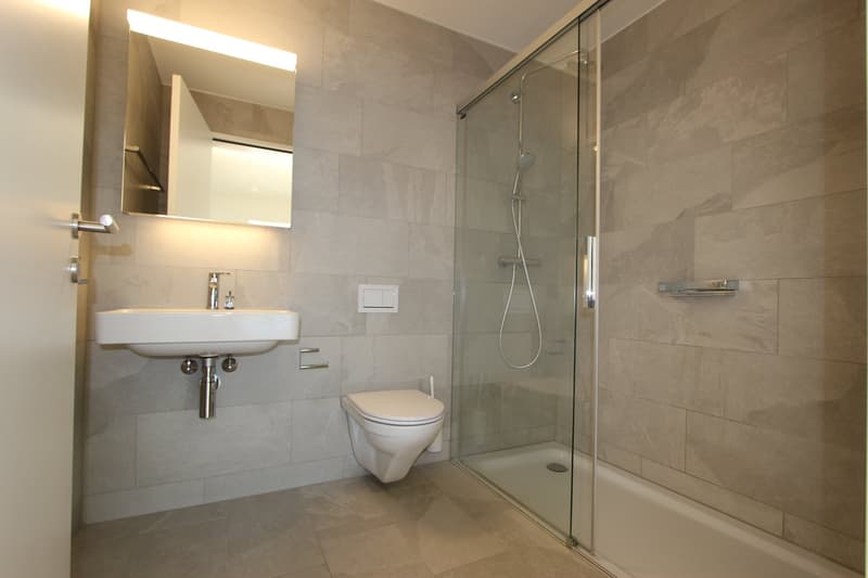 Badezimmer mit Dusche