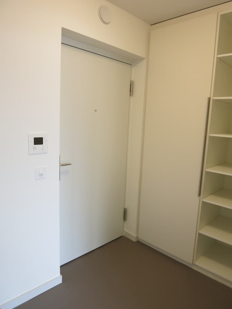 Entrée mit Garderobe