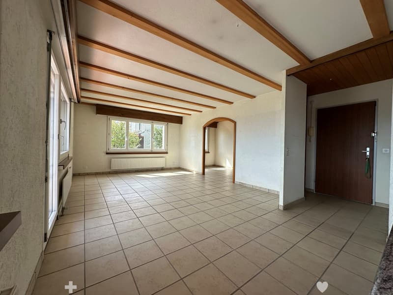 Charmante 3.5-Zimmer-Wohnung mit grossem Balkon und schöner Aussicht in Biel (5)