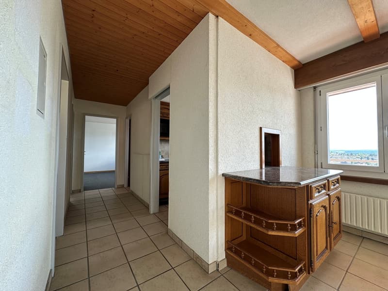 Charmante 3.5-Zimmer-Wohnung mit grossem Balkon und schöner Aussicht in Biel (13)