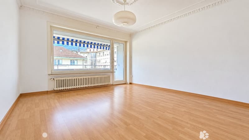 Wohnzimmer mit Balkon