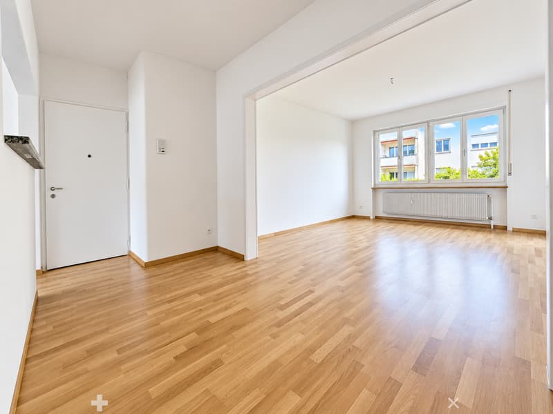 Eingangsbereich und Wohnzimmer
