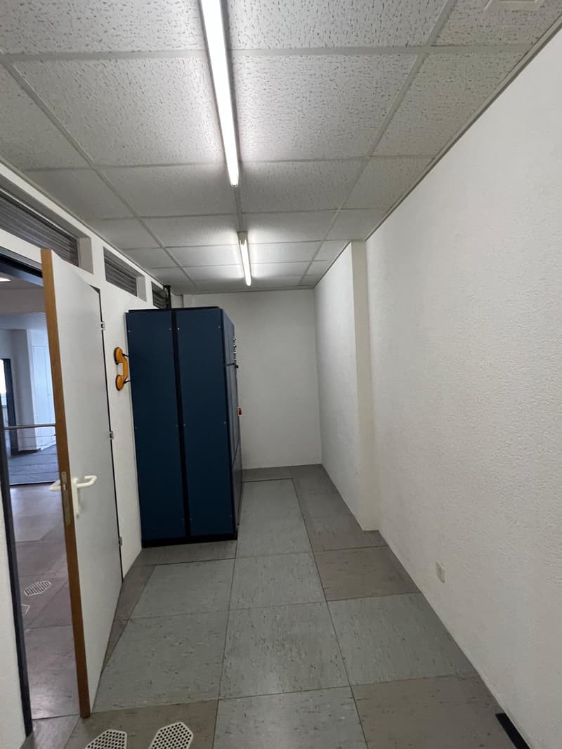 Moderne Büroräume mit Weitsicht und Leuchtreklame an der A1 – Ihre Firma täglich sichtbar! (12)
