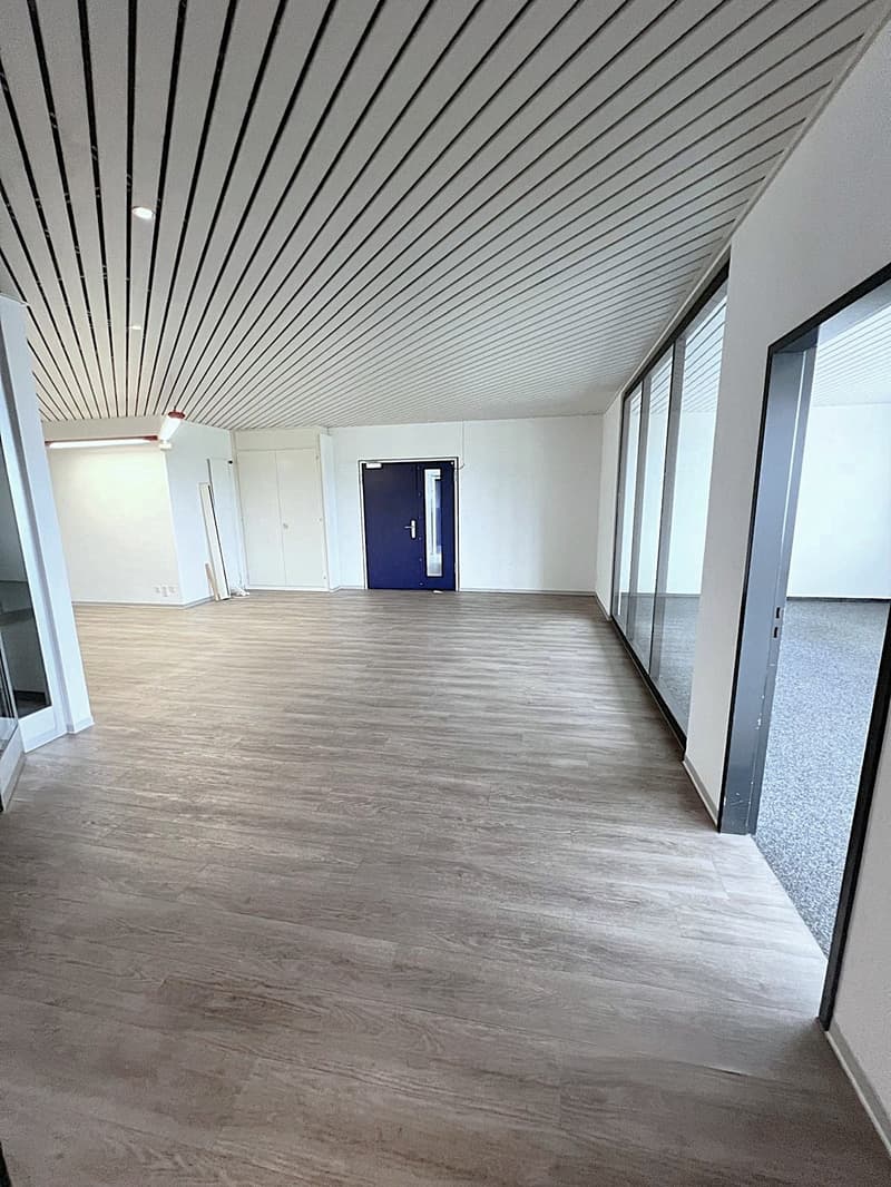 Moderne Büroräume mit Weitsicht + Leuchtreklame an der A1 – Ihre Firma täglich sichtbar! (7)