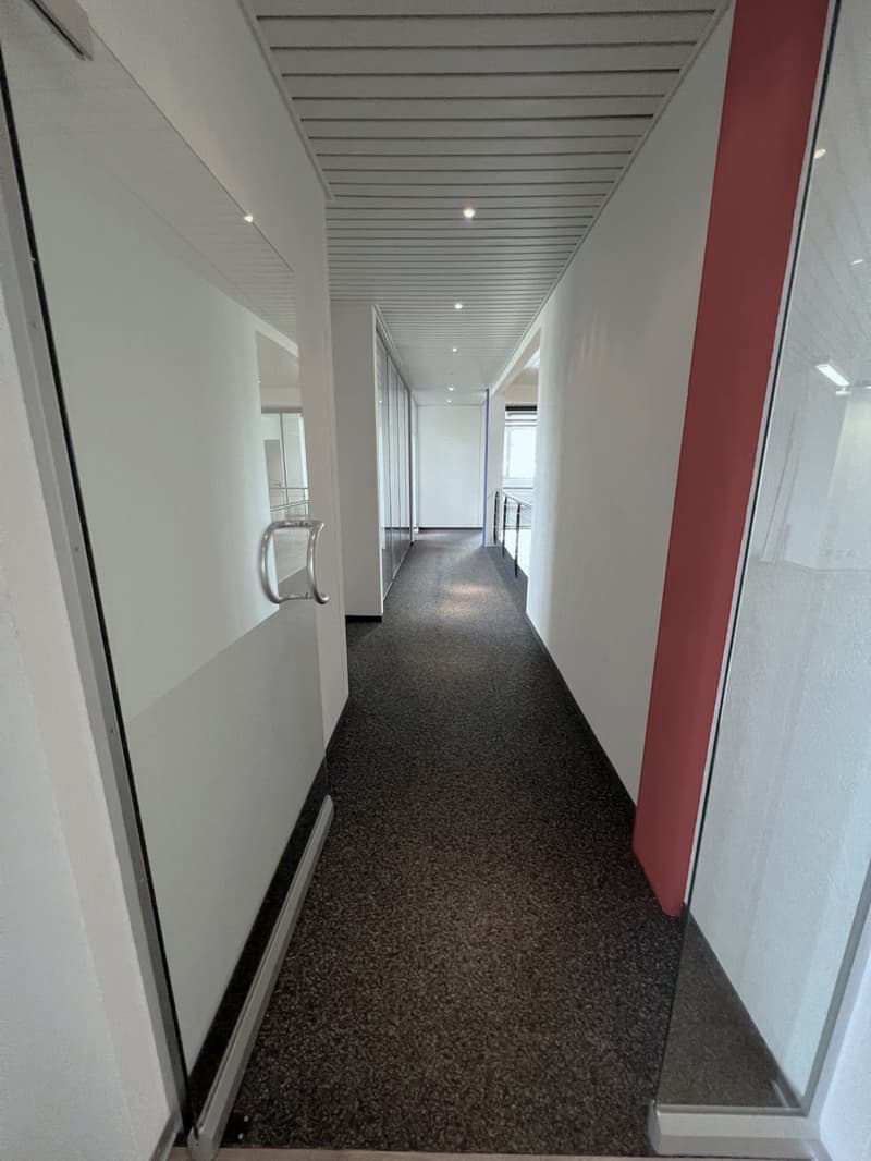 Moderne Büroräume mit Weitsicht + Leuchtreklame an der A1 – Ihre Firma täglich sichtbar! (14)