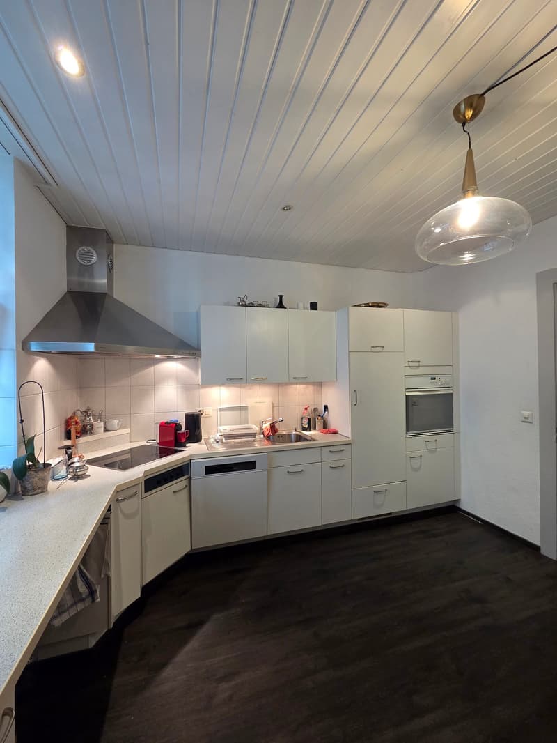 Stilvolle 5-Zimmerwohnung mit Altbaucharme im Herzen von Interlaken (12)