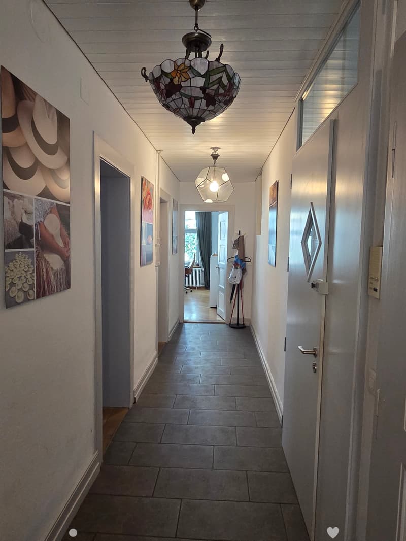 Stilvolle 5-Zimmerwohnung mit Altbaucharme im Herzen von Interlaken (3)