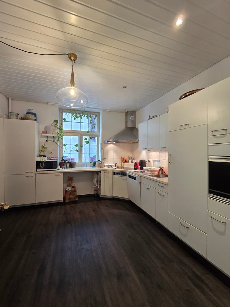 Stilvolle 5-Zimmerwohnung mit Altbaucharme im Herzen von Interlaken (11)