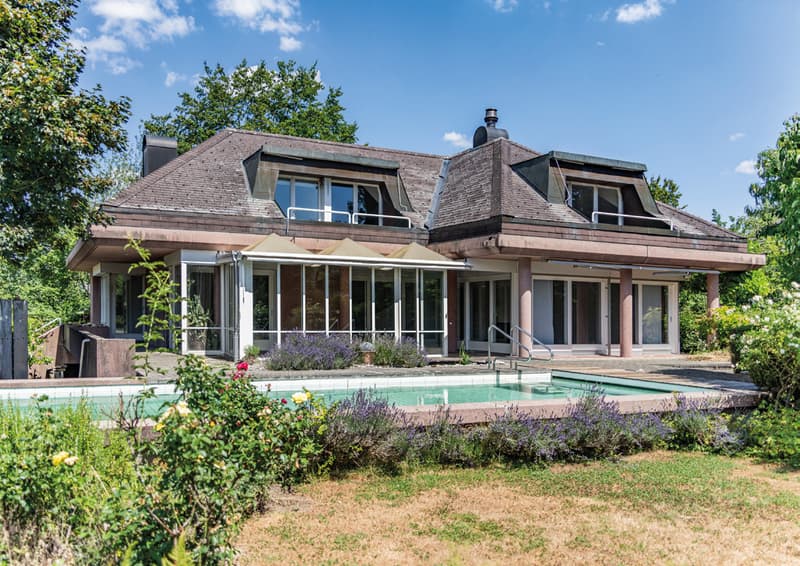 Repräsentative Villa mit Pool und separater 2½-Zimmer-Einliegerwohnung in Muri (2)