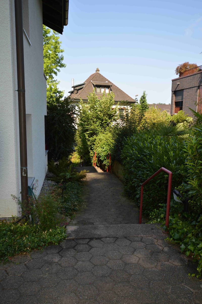 Wunderbare 3.5-Zimmer-Wohnung mit Garten (3)