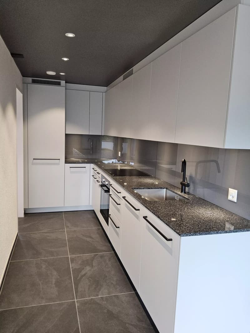À louer : Appartement de 3½ pièces rénové (2e étage sans ascenseur) à Wichtrach ! (2)
