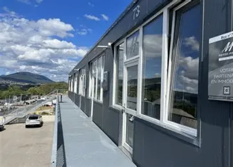 2182 - Several commercial premises / boxes for rent in Cortaillod (1)
