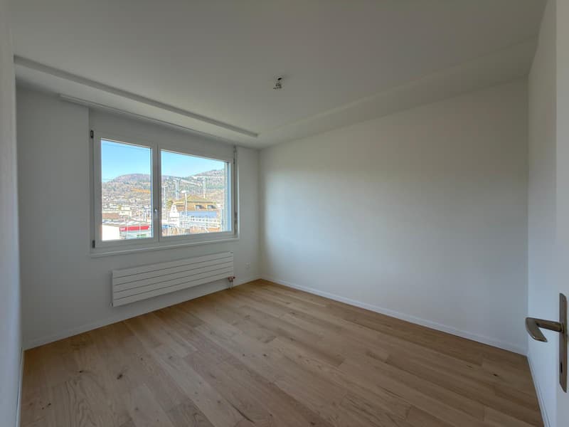 Beautiful 3-room renovated apartment (7)