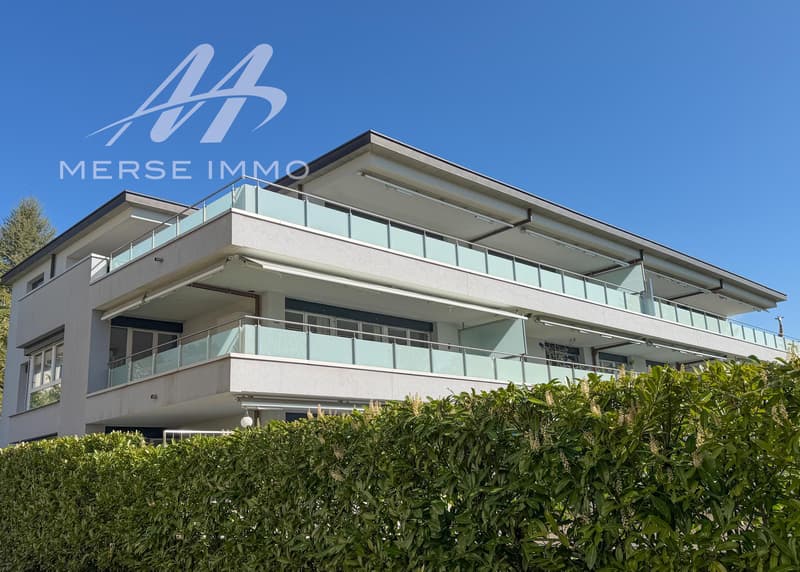 Helles Dachgeschoss mit großer Terrasse und freier Sicht (13)