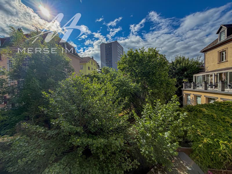Spacious 5.5-room apartment with plenty of light, just two steps from the center of Biel, with balcony (8)