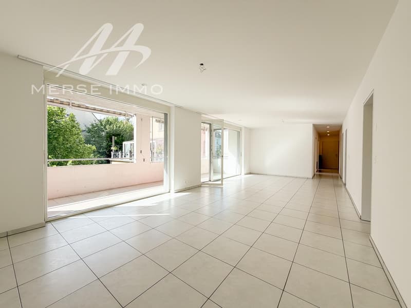 Spacious 5.5-room apartment with plenty of light, just two steps from the center of Biel, with balcony (3)