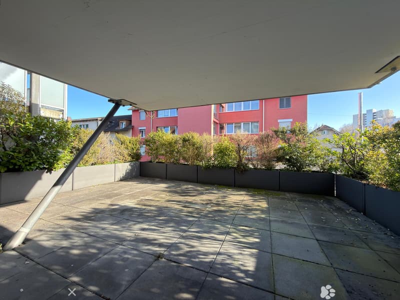 Wohnung mit 4.5 Zimmern und Terrasse (2)
