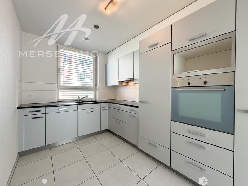 Geräumige 5.5-Zimmer-Wohnung mit Balkon, nur zwei Schritte vom Zentrum von Biel entfernt (3)