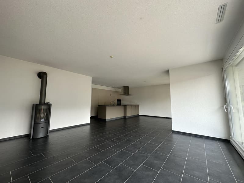 Schönes Apartment in Tavannes mit 5.5 Zimmern im Erdgeschoss (2)