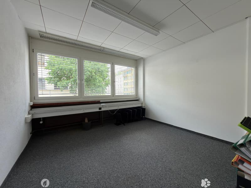 Zu vermieten: Gewerbefläche im 1. Stock mit Archivflächen im Untergeschoss und 2 Außenparkplätzen (6)