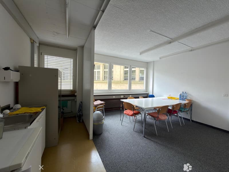 Zu vermieten: Gewerbefläche im 1. Stock mit Archivflächen im Untergeschoss und 2 Außenparkplätzen (2)