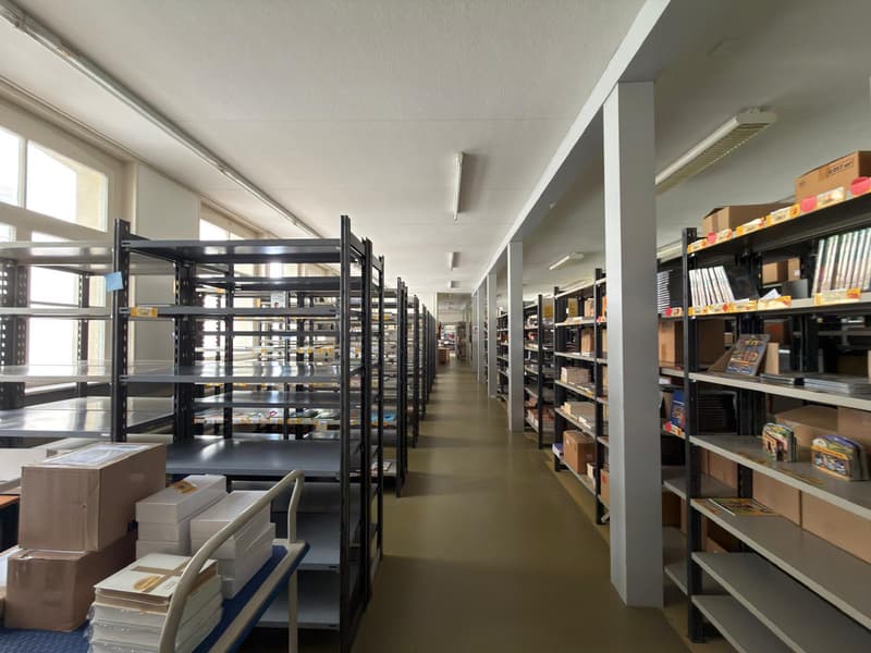 Zu vermieten: Gewerbefläche im 1. Stock mit Archivflächen im Untergeschoss und 2 Außenparkplätzen (9)