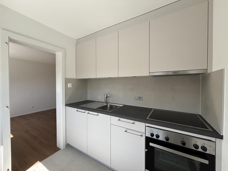 Studio rénové au 2ème étage à louer à Peseux (2)