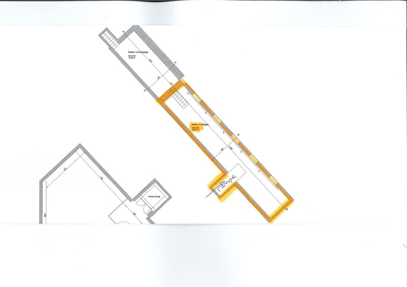 À louer : Grande surface commerciale au rez-de-chaussée (2)