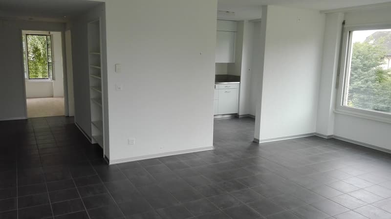 Moderne 4.5-Zimmer-Wohnung mit Balkon für Ihre Familie (4)