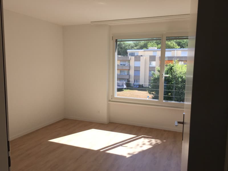 Moderne 4.5-Zimmer-Wohnung mit Balkon für Ihre Familie (6)