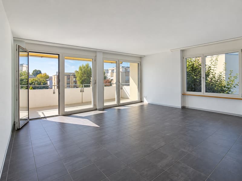 Moderne 4.5-Zimmer-Wohnung mit Balkon für Ihre Familie (3)