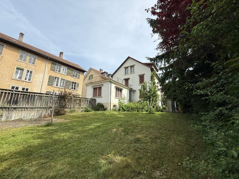 Ufficio in affitto – Quartiere tranquillo a Biel (1)