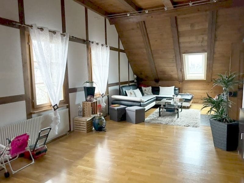 Charmante 3.5 Zimmer-Dachwohnung mit viel Cachet (2)