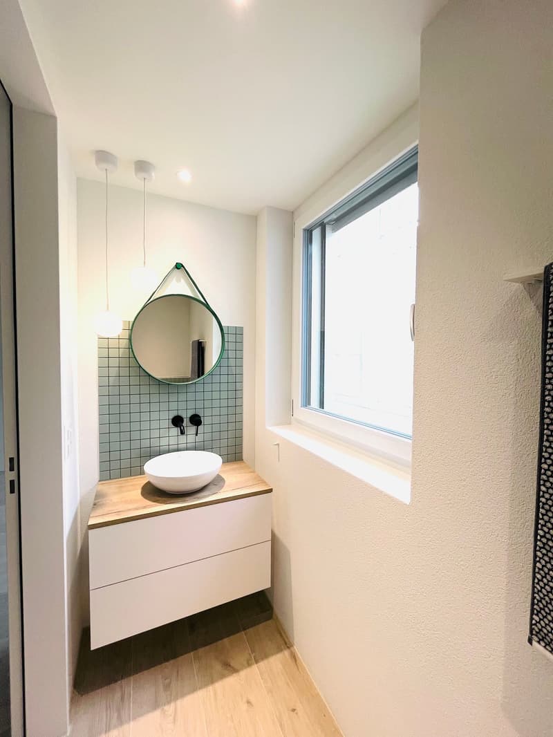Badezimmer mit Dusche im UG