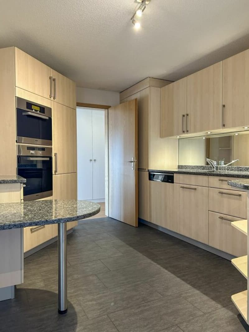 4.5 Zimmer Wohnung - grosszügig und zentral (7)