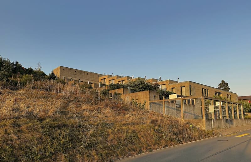Zeitlose Architektur trifft auf überraschende Wohnqualität (9)