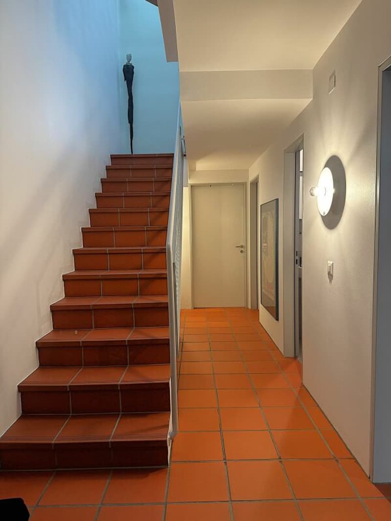 Zeitlose Architektur trifft auf überraschende Wohnqualität (22)